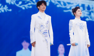 玲花时隔5个月露面，回老家参加外甥婚礼，身穿蒙古袍状态很好