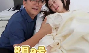 恭喜！邹阳晒照升级当爸爸 妻子是前央视主持人