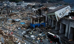 辽宁舰继续北上，美日彻底急了！三航母将隔空对阵，日本突发地震