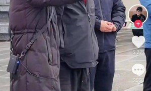 李连杰现身九华山 感慨“行万里路，读万卷书，不分年龄大小